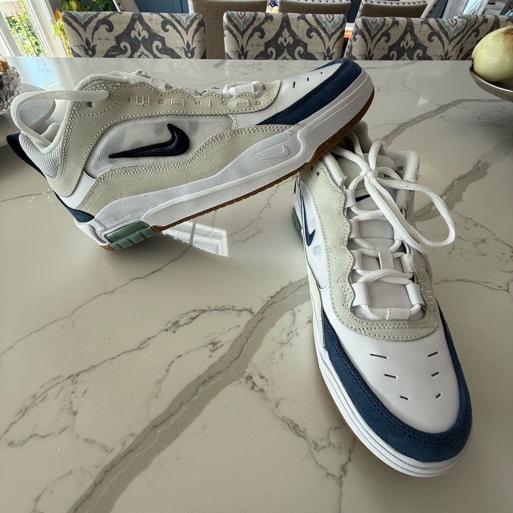 Brand New Nike SB Air Max Ishod with Box NEVER WORN